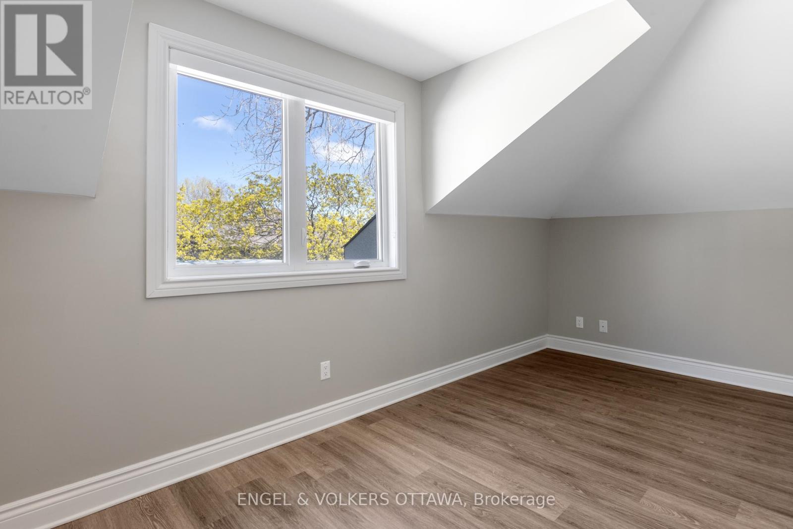 2 - 449 Green Avenue, Ottawa, Ontario  K1M 1L1 - Photo 13 - X12306505