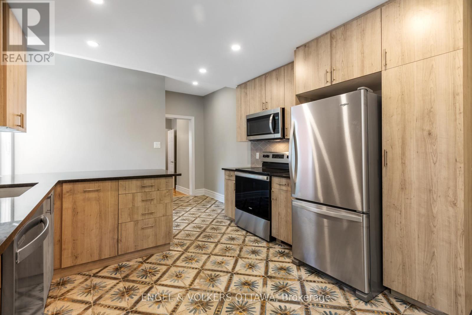 2 - 449 Green Avenue, Ottawa, Ontario  K1M 1L1 - Photo 7 - X12306505