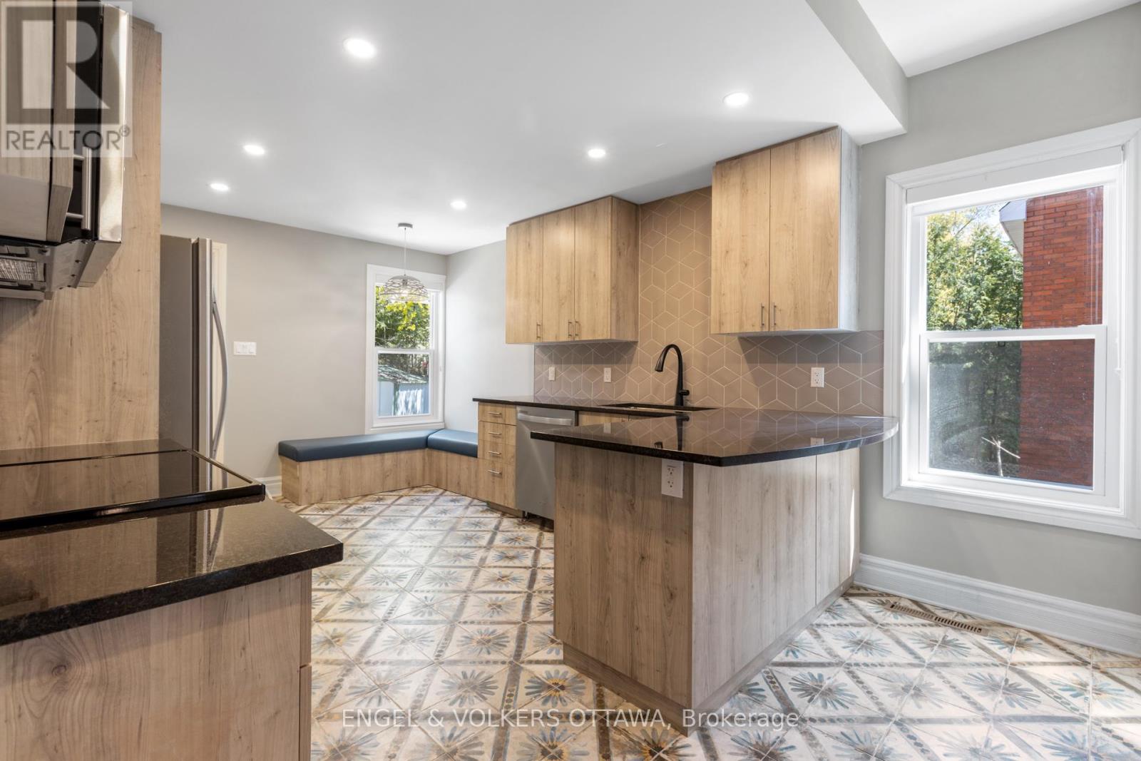2 - 449 Green Avenue, Ottawa, Ontario  K1M 1L1 - Photo 6 - X12306505