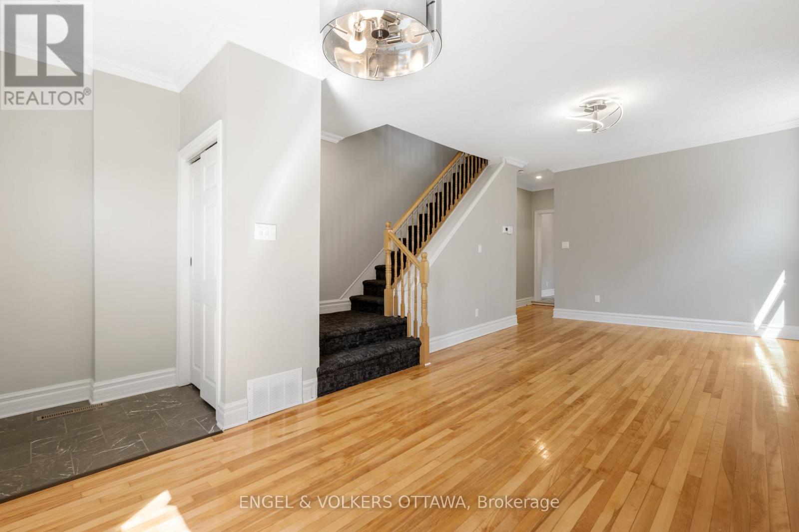 2 - 449 Green Avenue, Ottawa, Ontario  K1M 1L1 - Photo 4 - X12306505