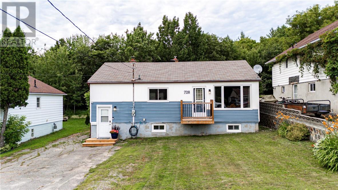 Property at 728 Lonsdale Avenue image 1