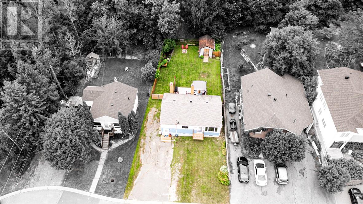 Property at 728 Lonsdale Avenue image 2