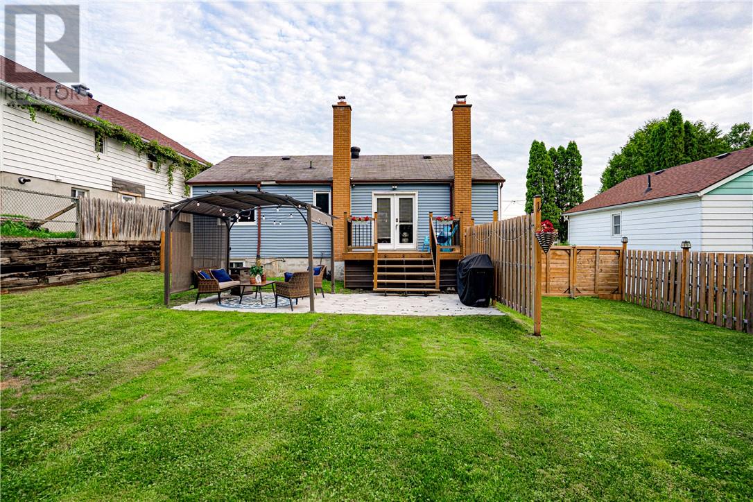 Property at 728 Lonsdale Avenue image 4