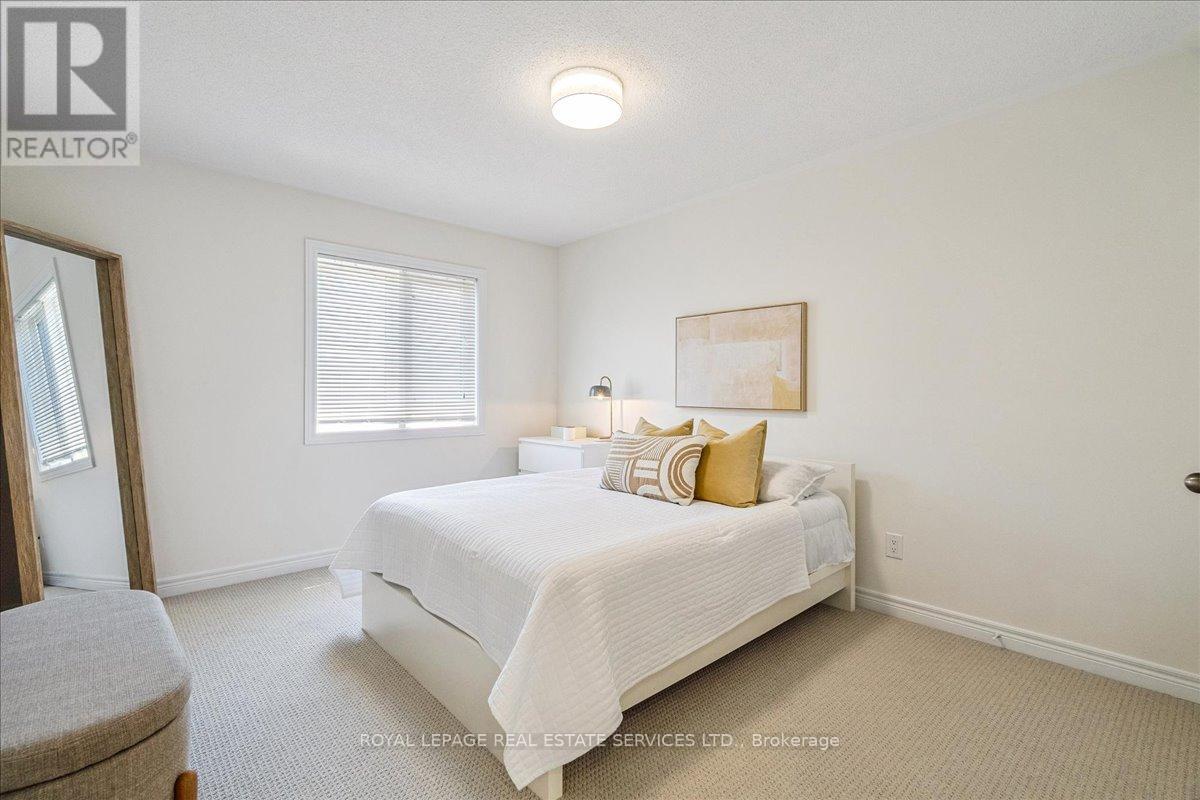 3066 Highvalley Road, Oakville, Ontario  L6M 5H3 - Photo 12 - W12306697
