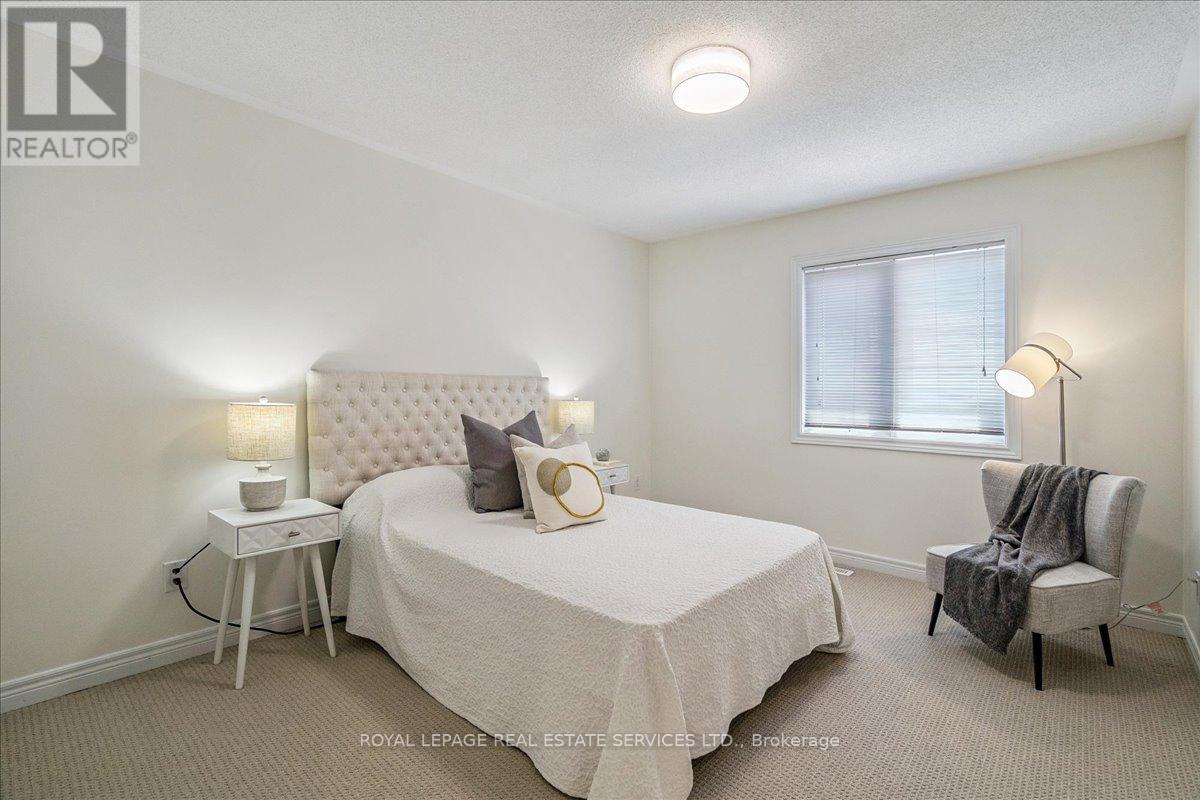 3066 Highvalley Road, Oakville, Ontario  L6M 5H3 - Photo 13 - W12306697