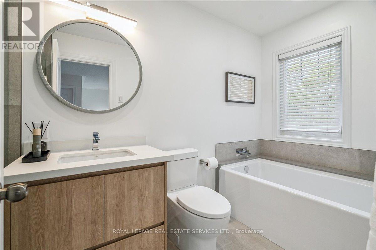 3066 Highvalley Road, Oakville, Ontario  L6M 5H3 - Photo 17 - W12306697