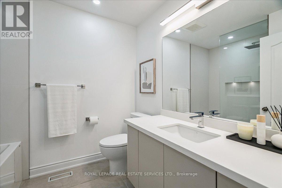 3066 Highvalley Road, Oakville, Ontario  L6M 5H3 - Photo 19 - W12306697