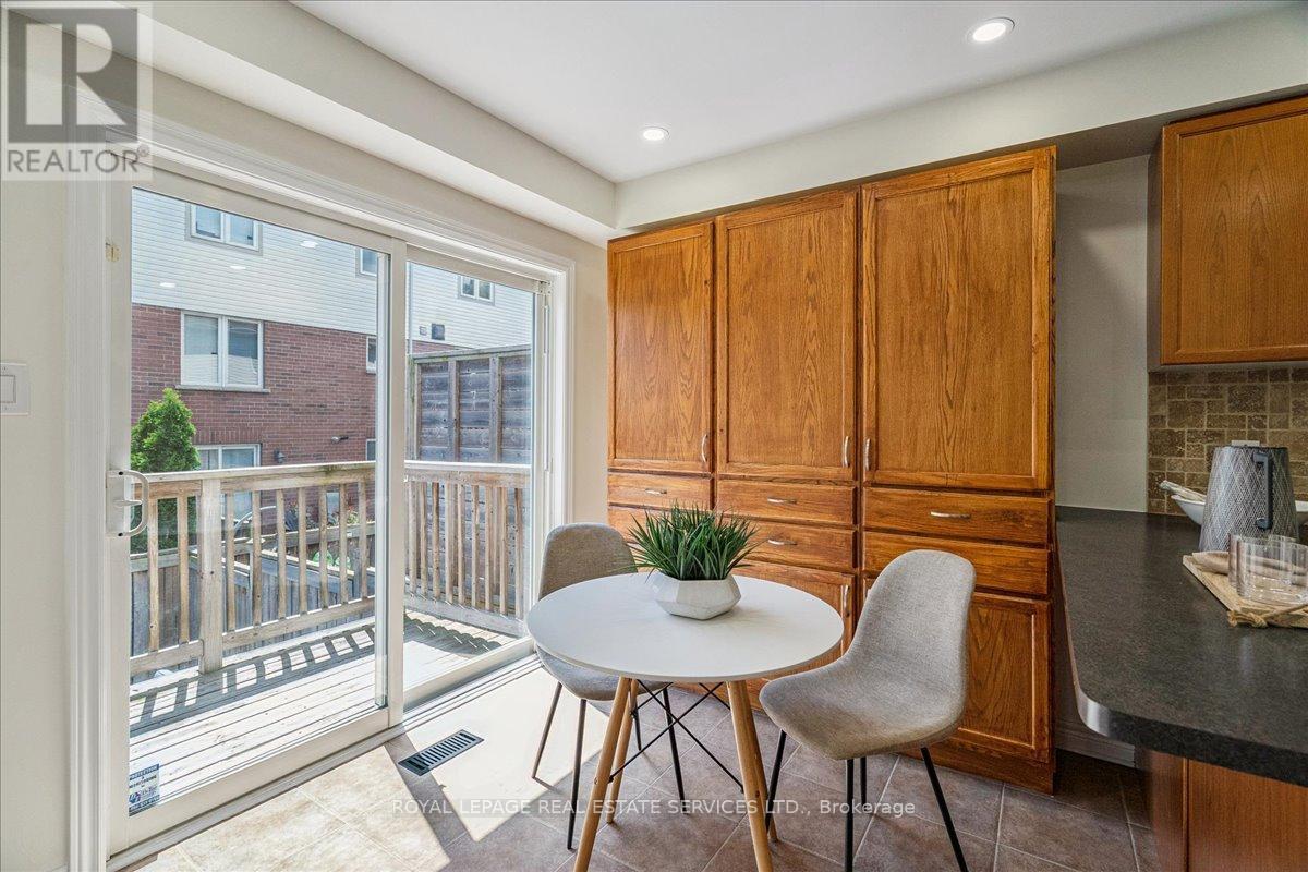 3066 Highvalley Road, Oakville, Ontario  L6M 5H3 - Photo 8 - W12306697