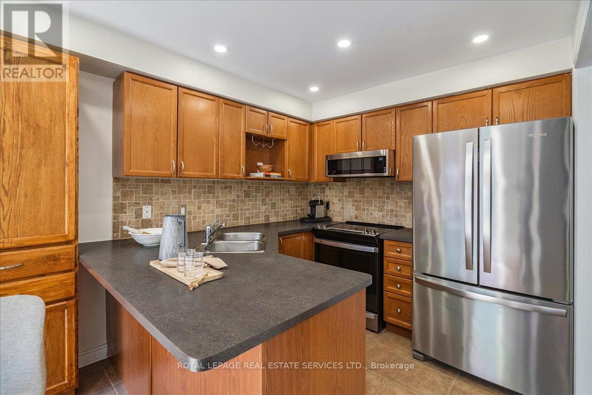 3066 Highvalley Road, Oakville, Ontario  L6M 5H3 - Photo 9 - W12306697