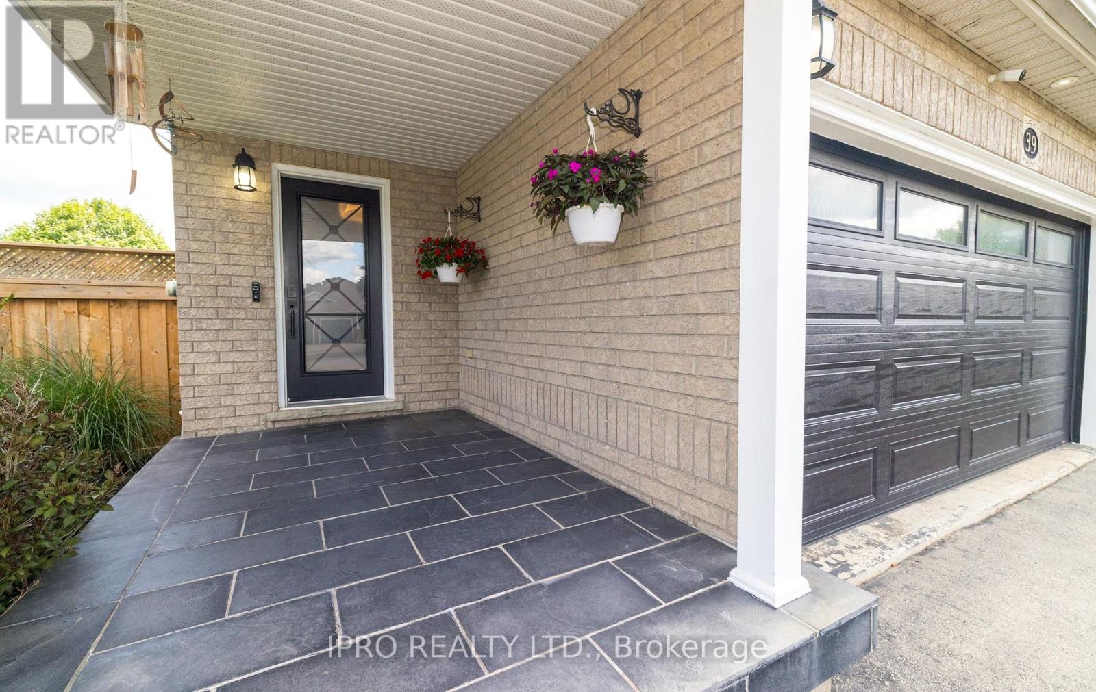 Property at 39 BEARDMORE CRESCENT image 3