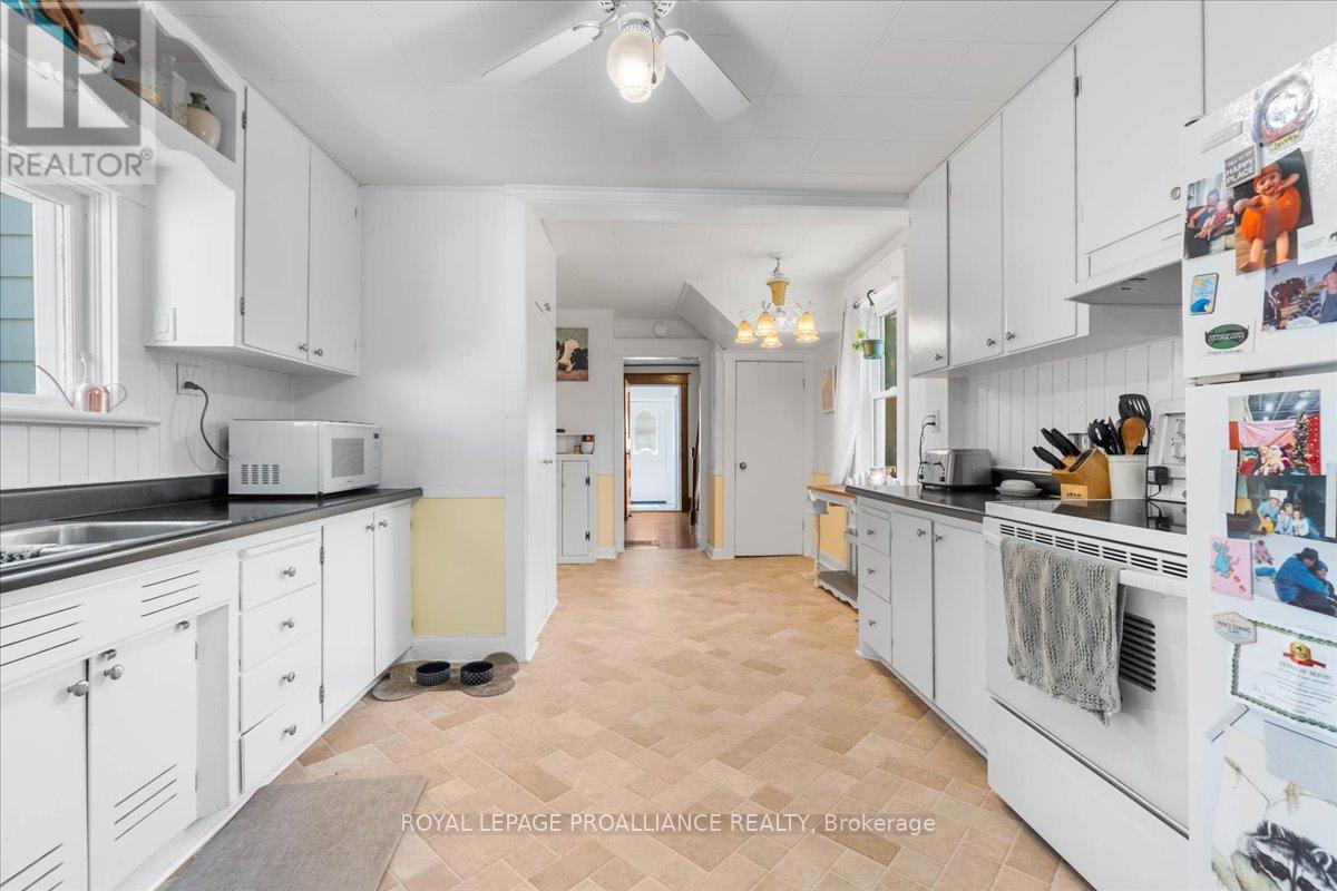 46 Victoria Street, Quinte West, Ontario  K0K 2C0 - Photo 14 - X12306803