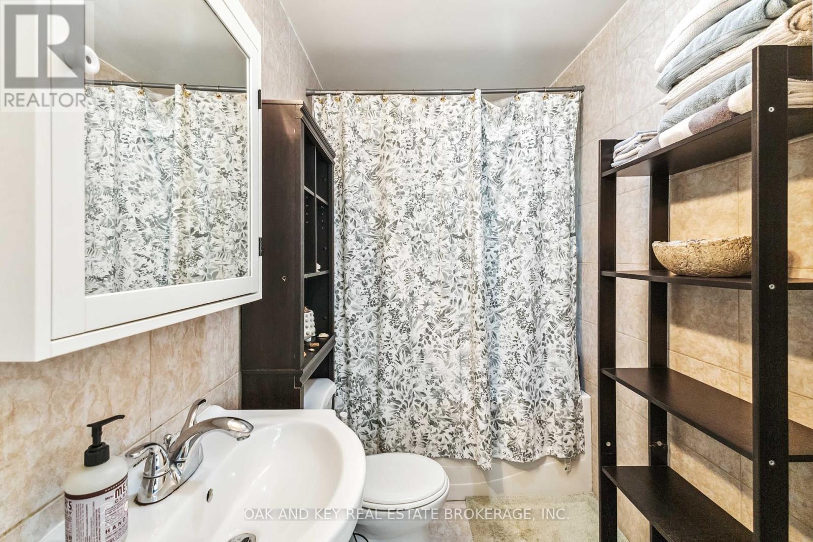 130 Wellington Street, Southwest Middlesex, Ontario  N0L 2N0 - Photo 17 - X12306816