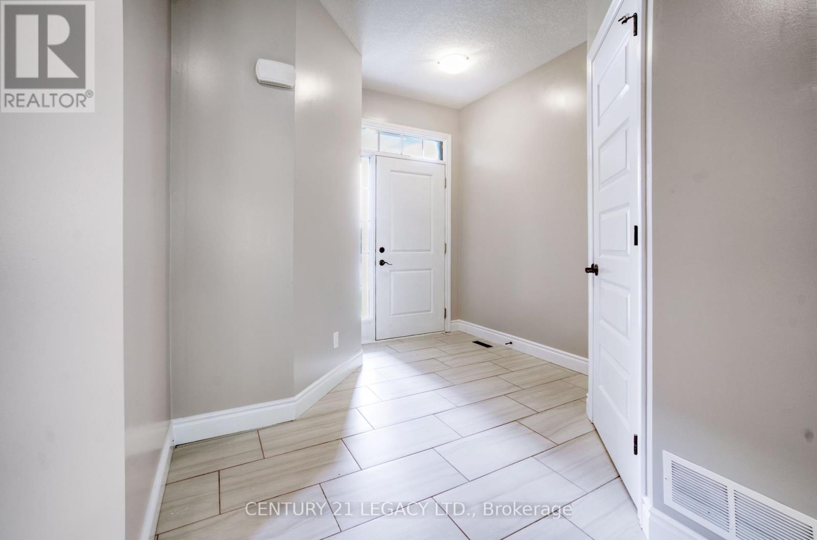 Property at 1606 FINLEY CRESCENT image 3