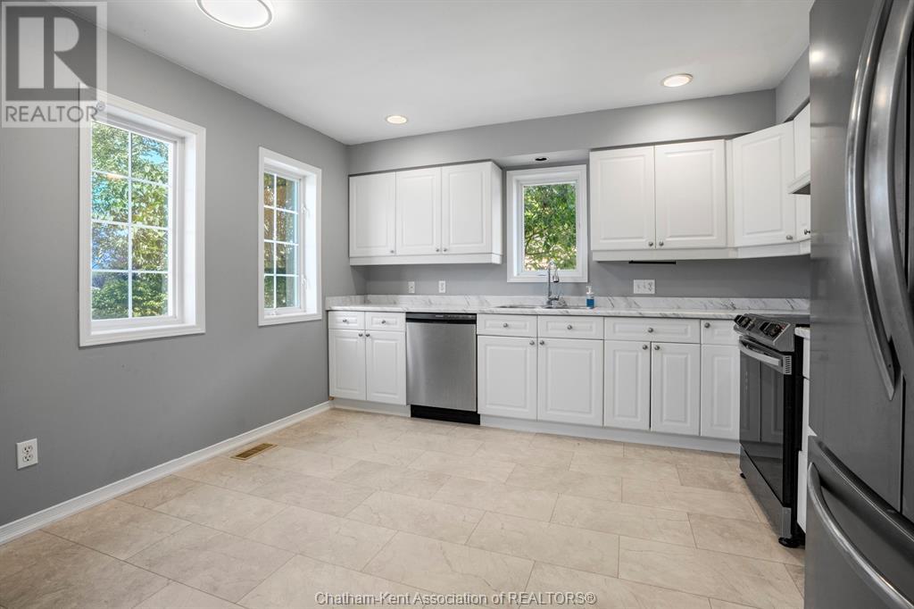 Property at 395 TWEEDSMUIR AVENUE West image 5