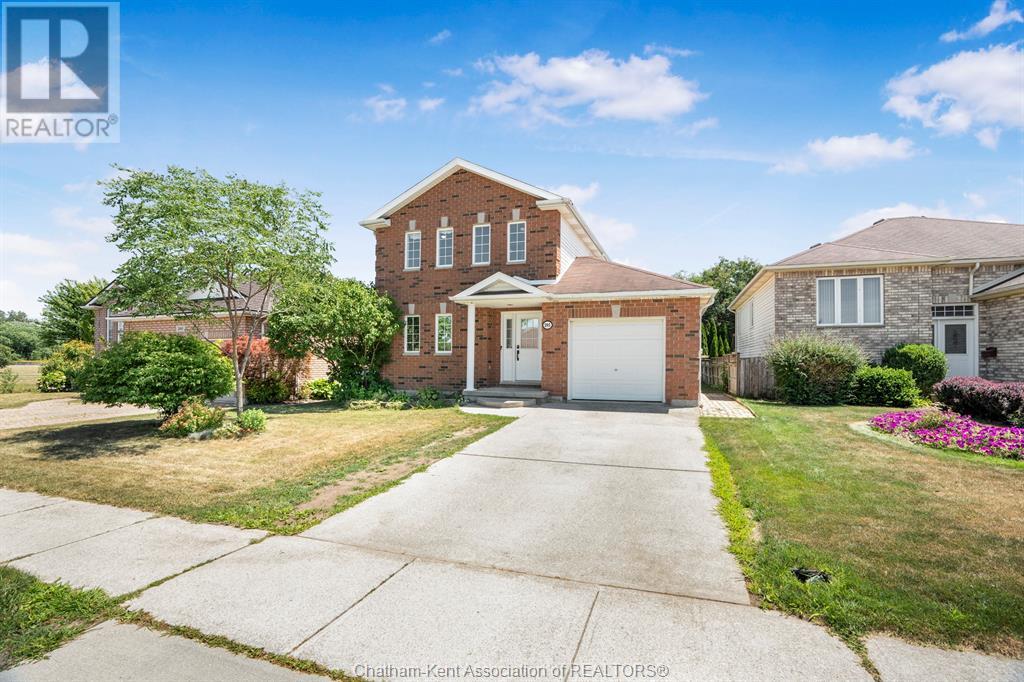 Property at 395 TWEEDSMUIR AVENUE West image 3
