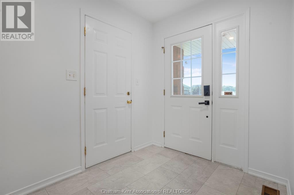 Property at 395 TWEEDSMUIR AVENUE West image 4