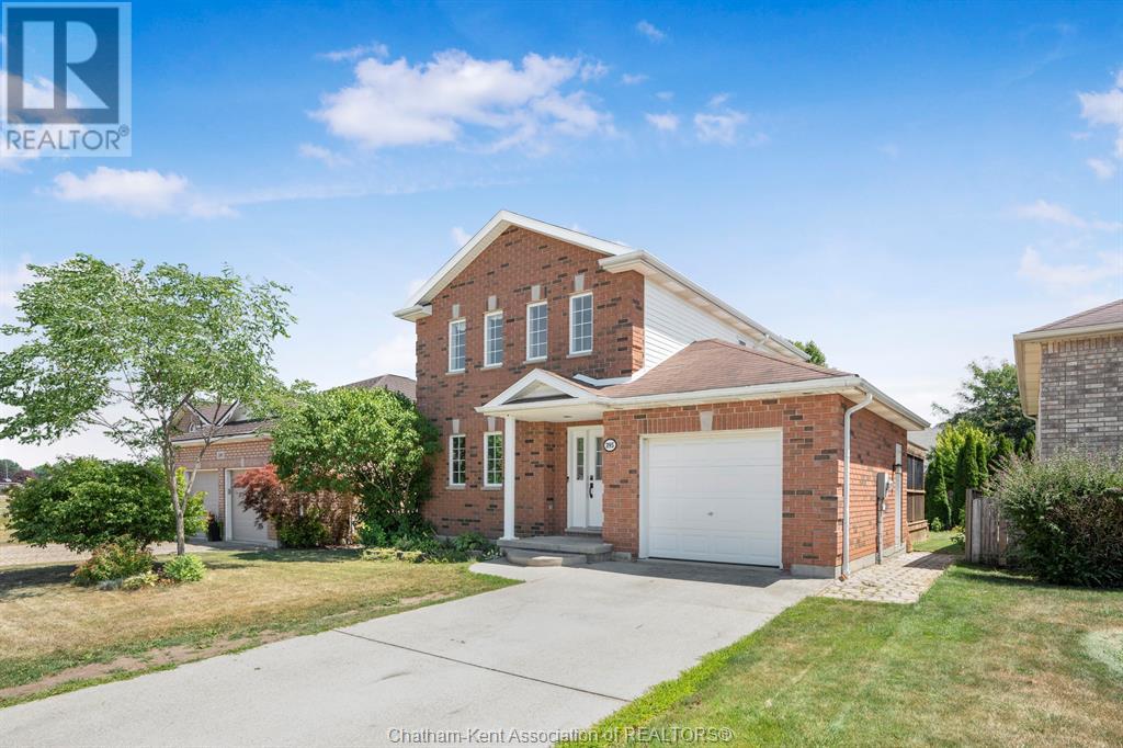 Property at 395 TWEEDSMUIR AVENUE West image 2