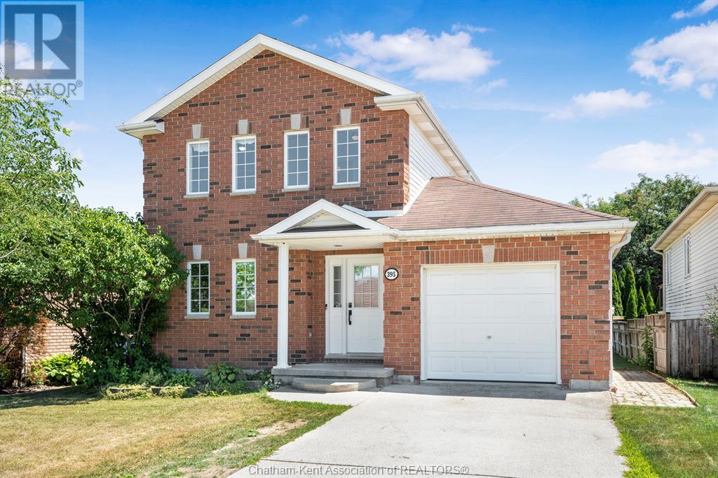 Property at 395 TWEEDSMUIR AVENUE West image 1