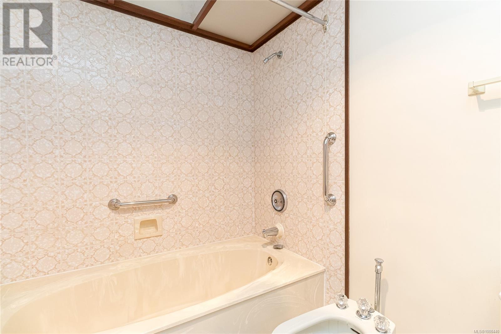 Property at 4487 Shadywood Pl image 3