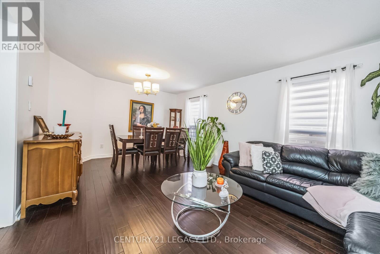 47 National Crescent, Brampton, Ontario  L7A 1J2 - Photo 11 - W12304239