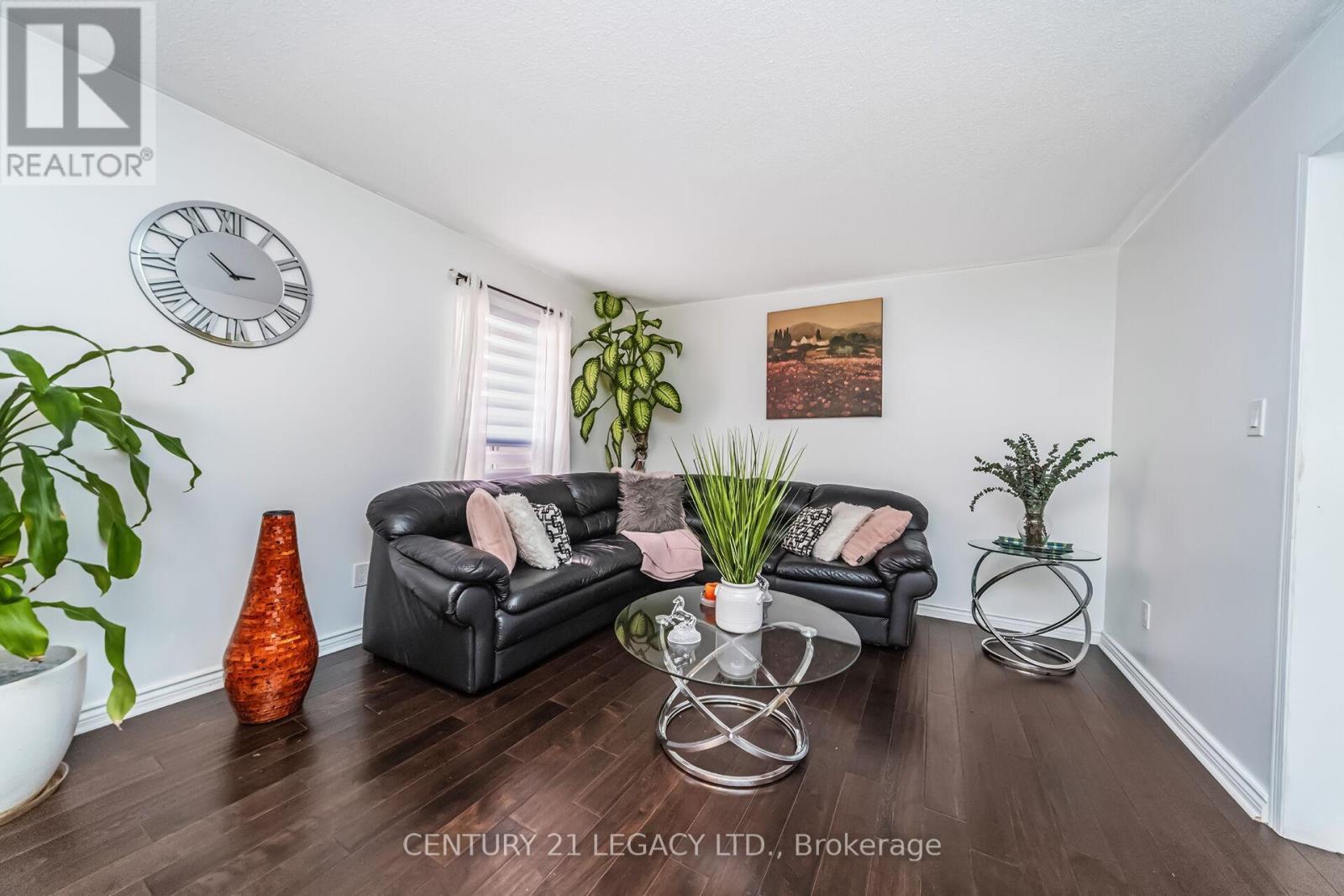 47 National Crescent, Brampton, Ontario  L7A 1J2 - Photo 10 - W12304239