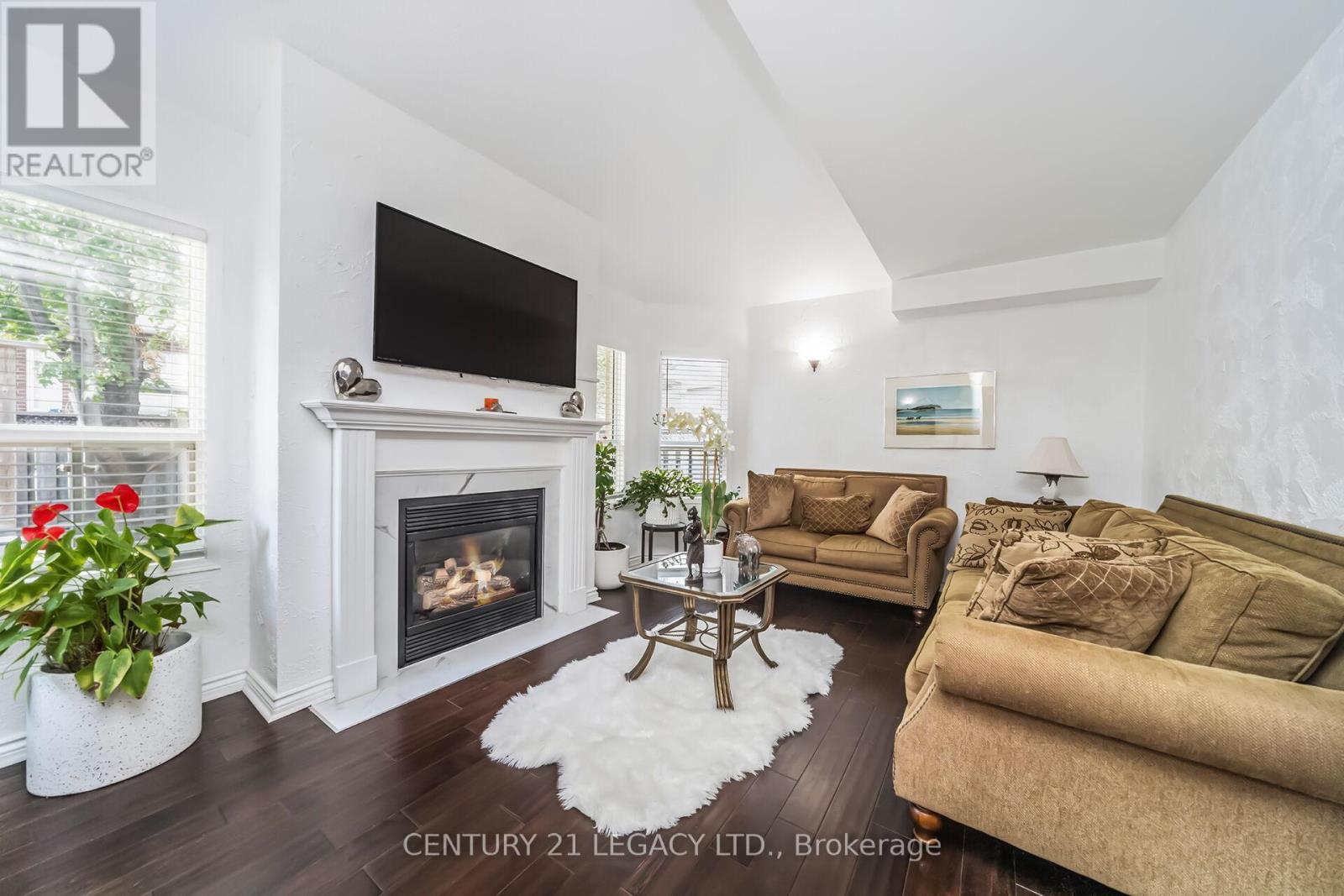 47 National Crescent, Brampton, Ontario  L7A 1J2 - Photo 16 - W12304239