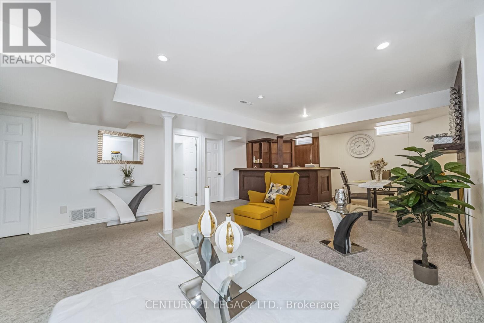47 National Crescent, Brampton, Ontario  L7A 1J2 - Photo 36 - W12304239