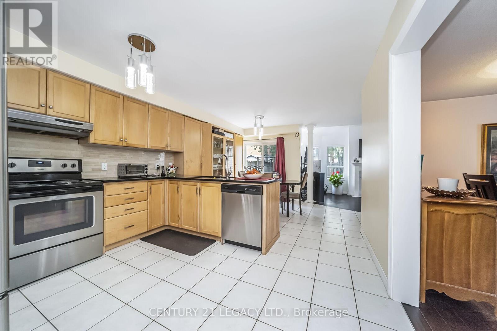 47 National Crescent, Brampton, Ontario  L7A 1J2 - Photo 6 - W12304239