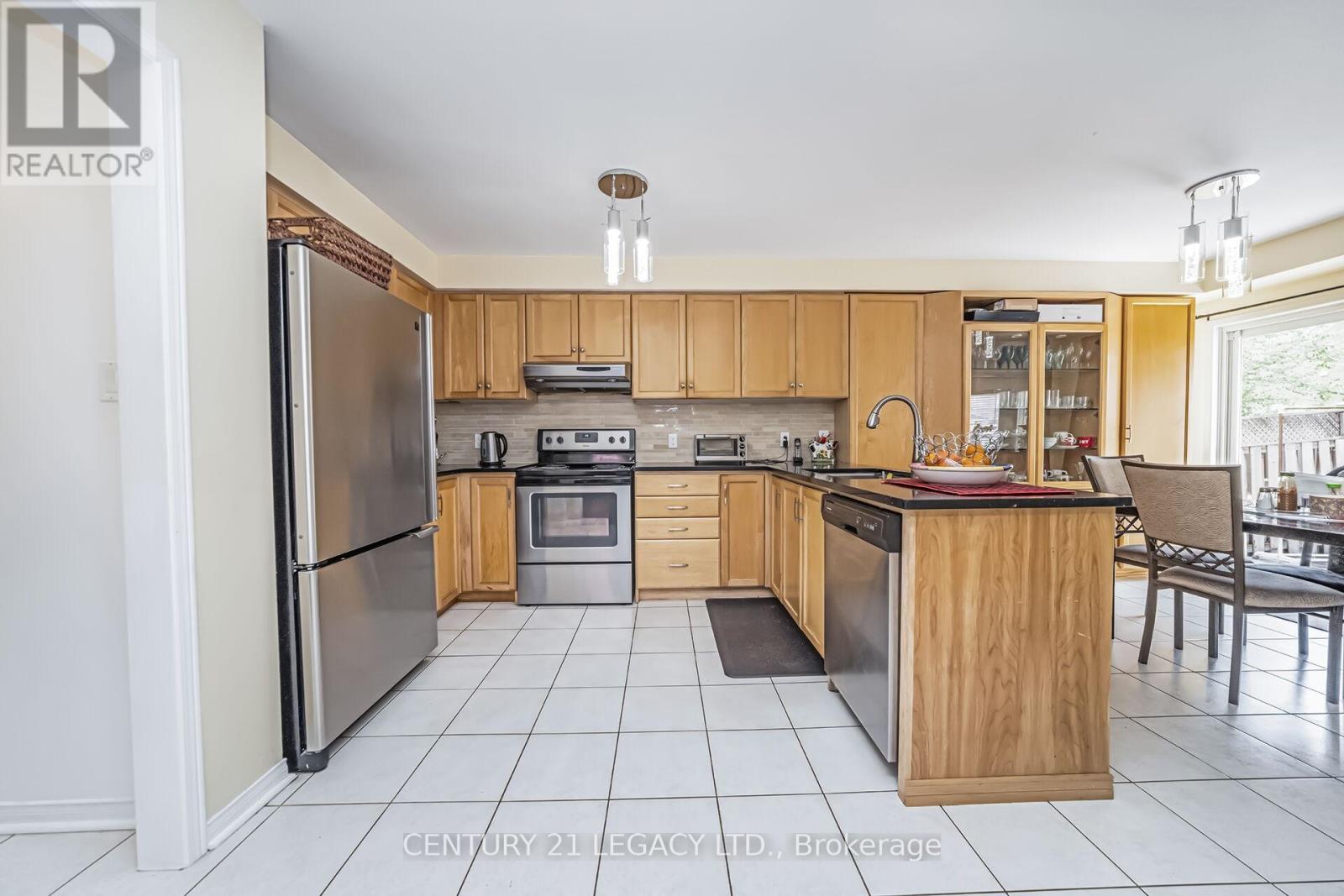 47 National Crescent, Brampton, Ontario  L7A 1J2 - Photo 7 - W12304239