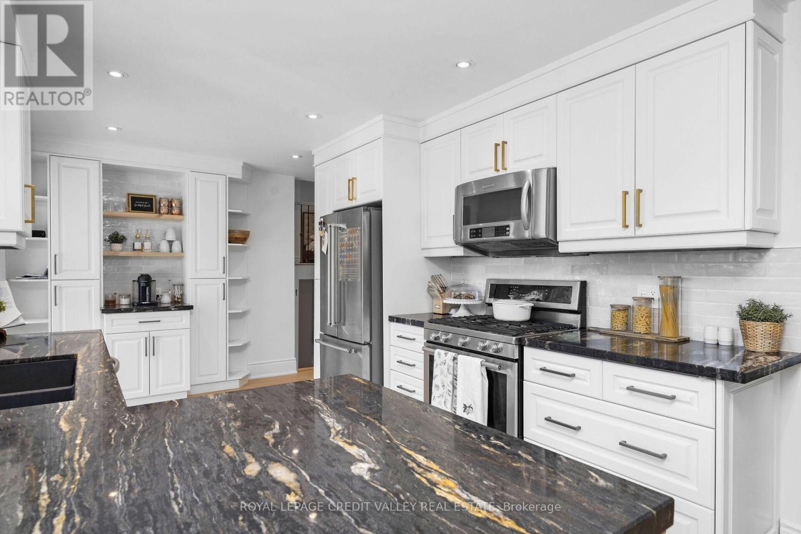47 Larry Street, Caledon, Ontario  L7C 1K8 - Photo 11 - W12305756