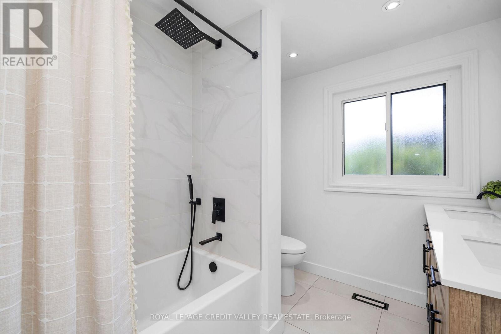 47 Larry Street, Caledon, Ontario  L7C 1K8 - Photo 24 - W12305756