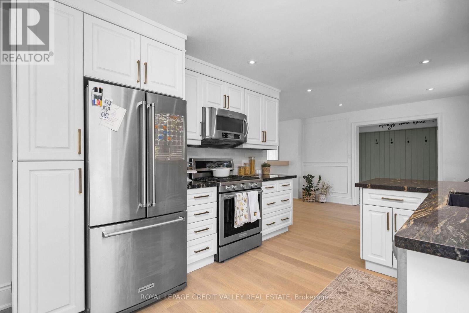 47 Larry Street, Caledon, Ontario  L7C 1K8 - Photo 12 - W12305756