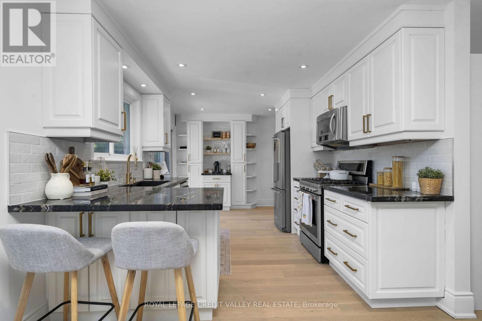 47 Larry Street, Caledon, Ontario  L7C 1K8 - Photo 9 - W12305756
