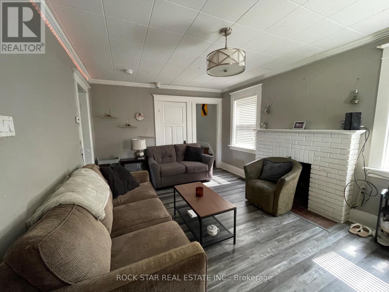 Property at 59 LAUREL STREET image 4