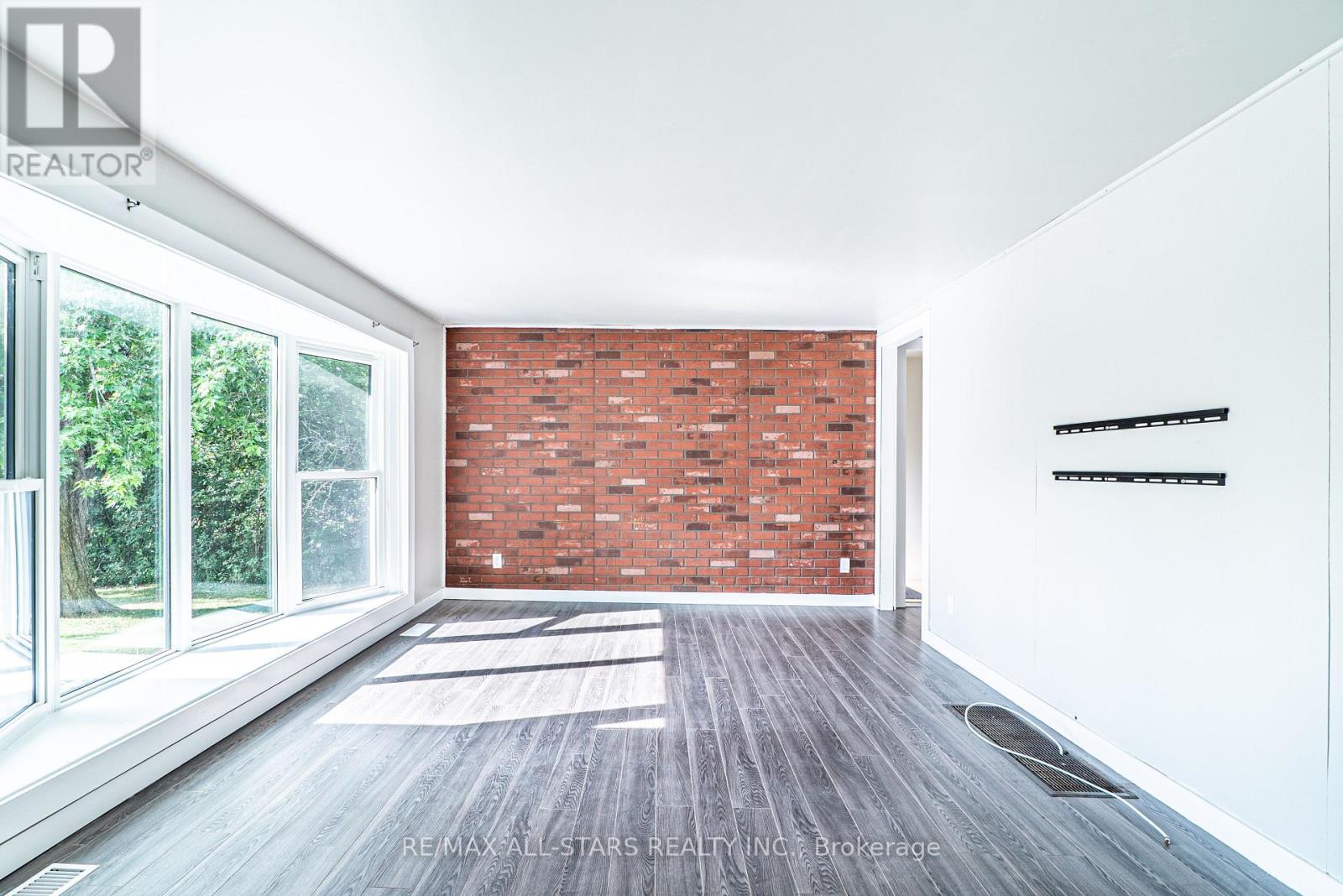 122 Cameron Drive, Kawartha Lakes, Ontario  K0M 1G0 - Photo 12 - X12306919
