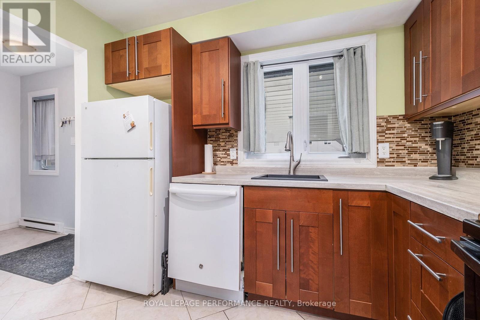 Property at 20 LOVELL LANE image 4