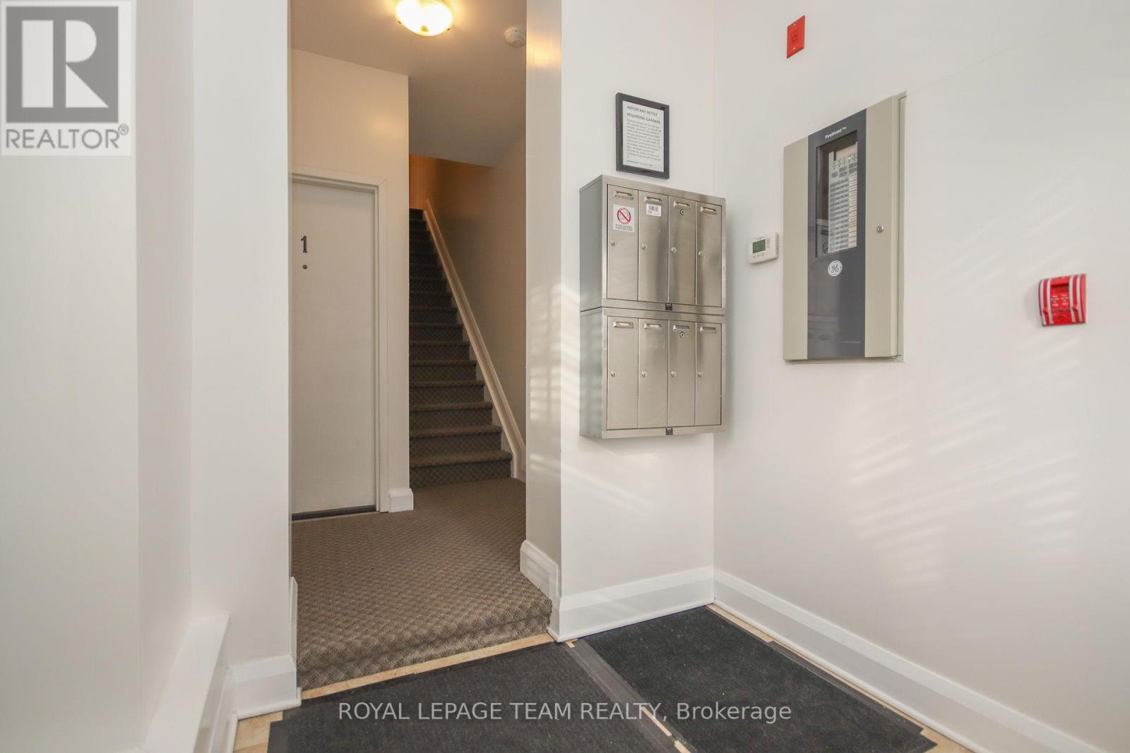 159 Frank Street, Ottawa, Ontario  K2P 0X4 - Photo 2 - X12306932