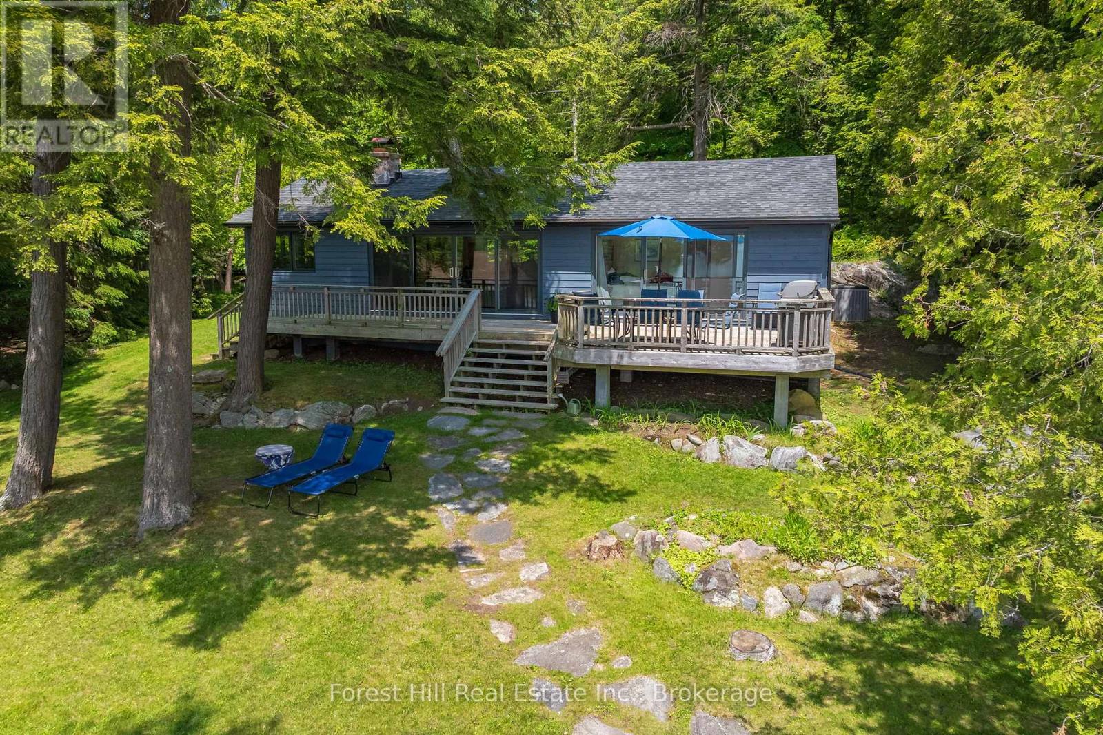 1050 Fair-Lee Park Road, Muskoka Lakes, Ontario  P0B 1G0 - Photo 2 - X12247370