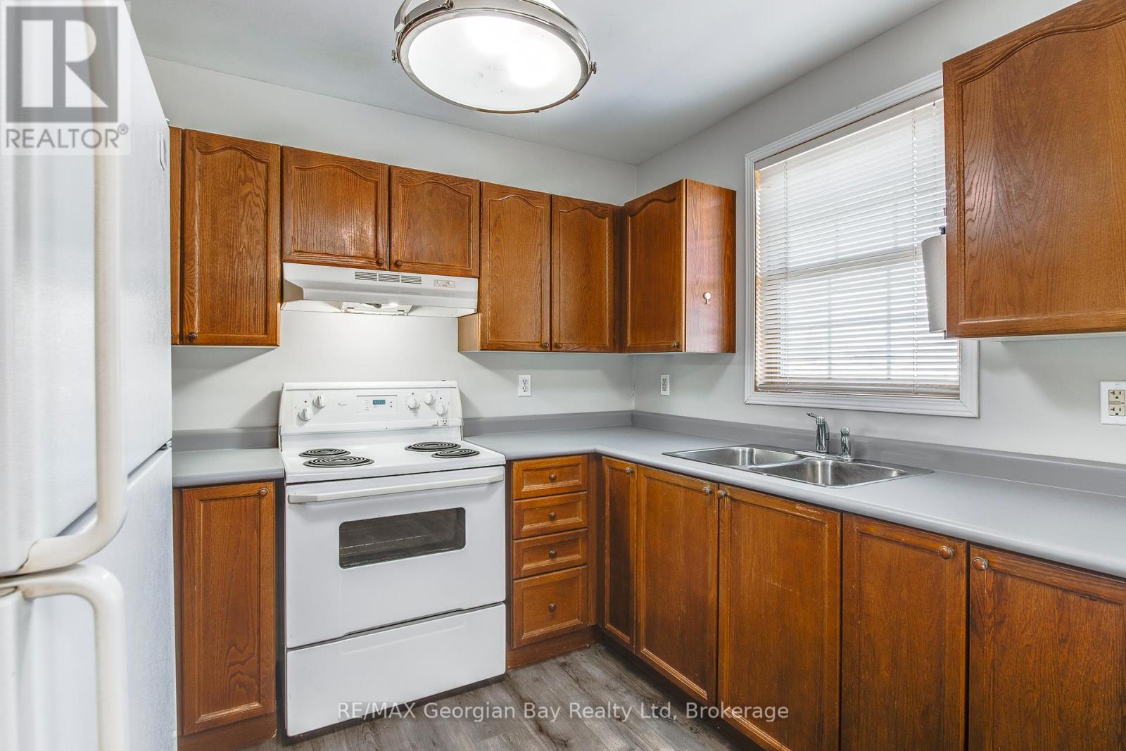 42 Fourth Street, Midland, Ontario  L4R 3S8 - Photo 8 - S12306890