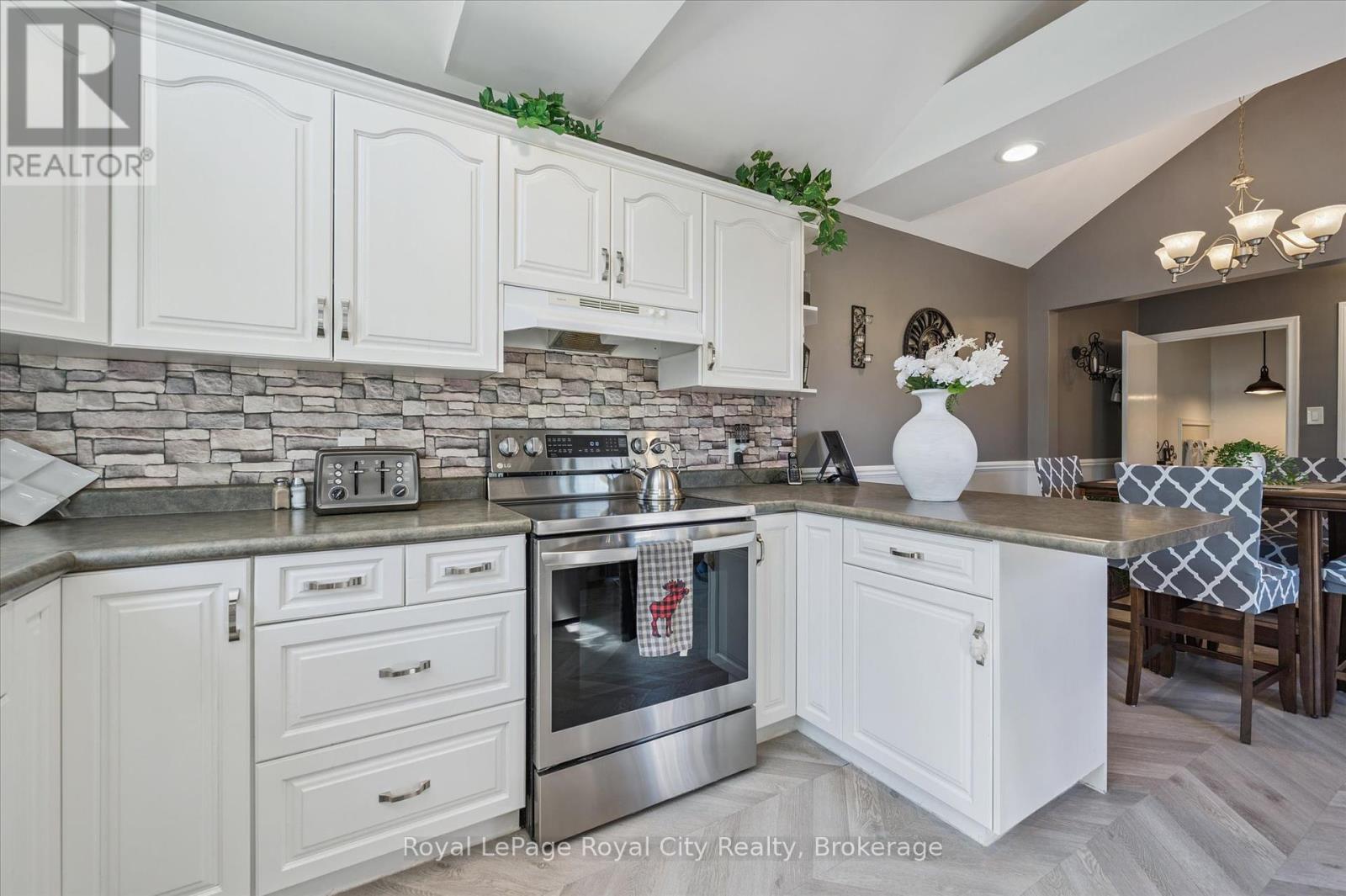 366 Peel Street, Wellington North, Ontario  N0G 2L3 - Photo 11 - X12306950