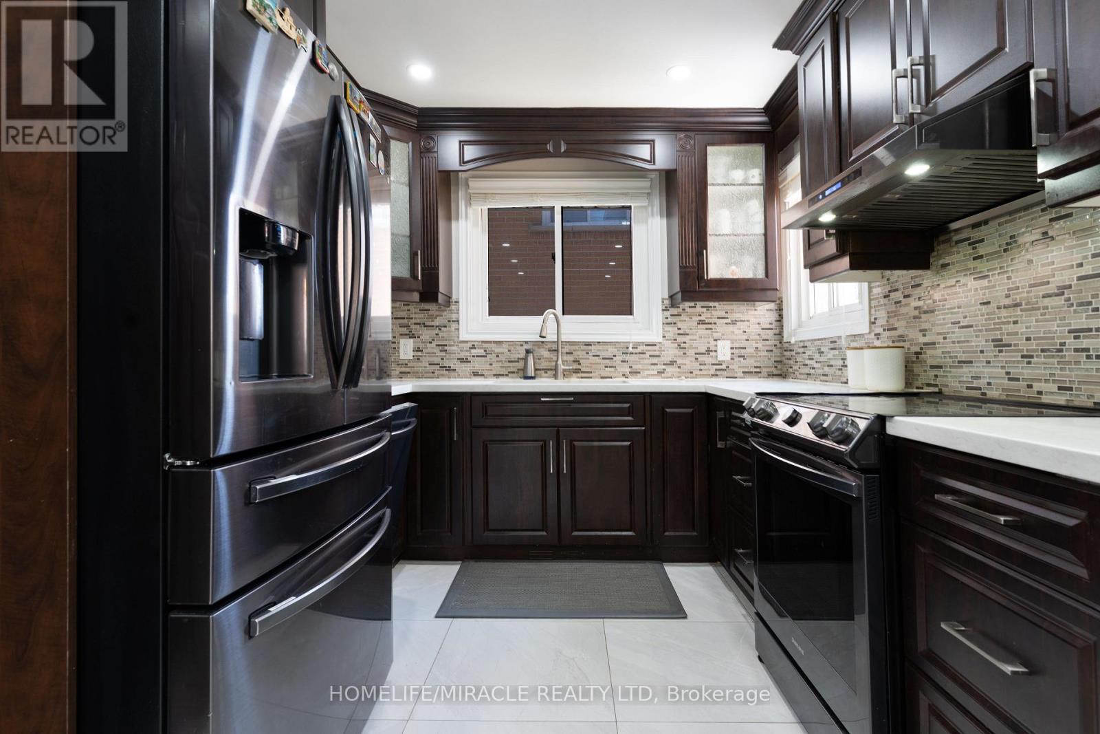 7568 Middleshire Drive, Mississauga, Ontario  L4T 3S2 - Photo 13 - W12306793