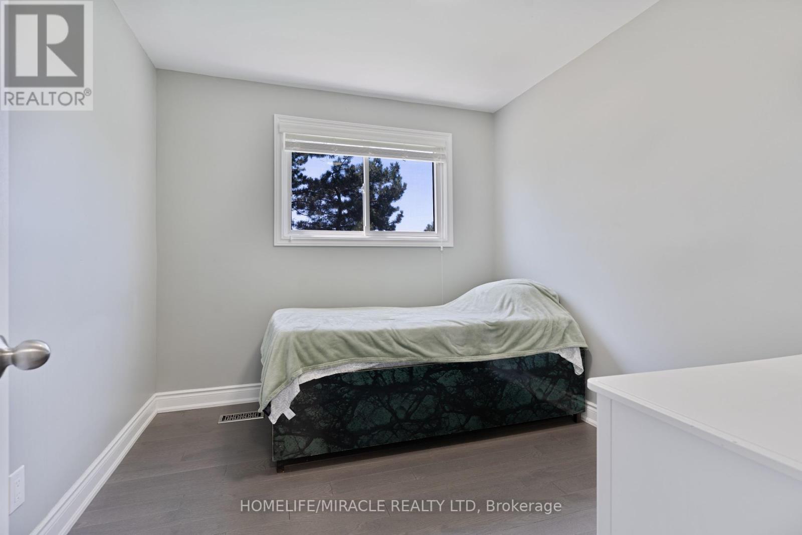 7568 Middleshire Drive, Mississauga, Ontario  L4T 3S2 - Photo 26 - W12306793