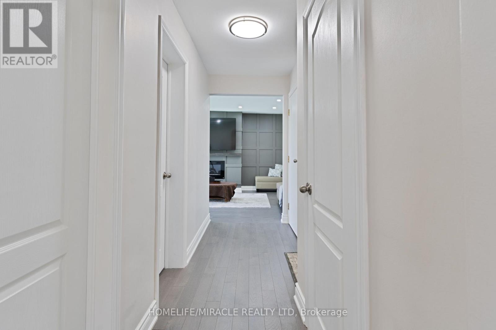 7568 Middleshire Drive, Mississauga, Ontario  L4T 3S2 - Photo 29 - W12306793
