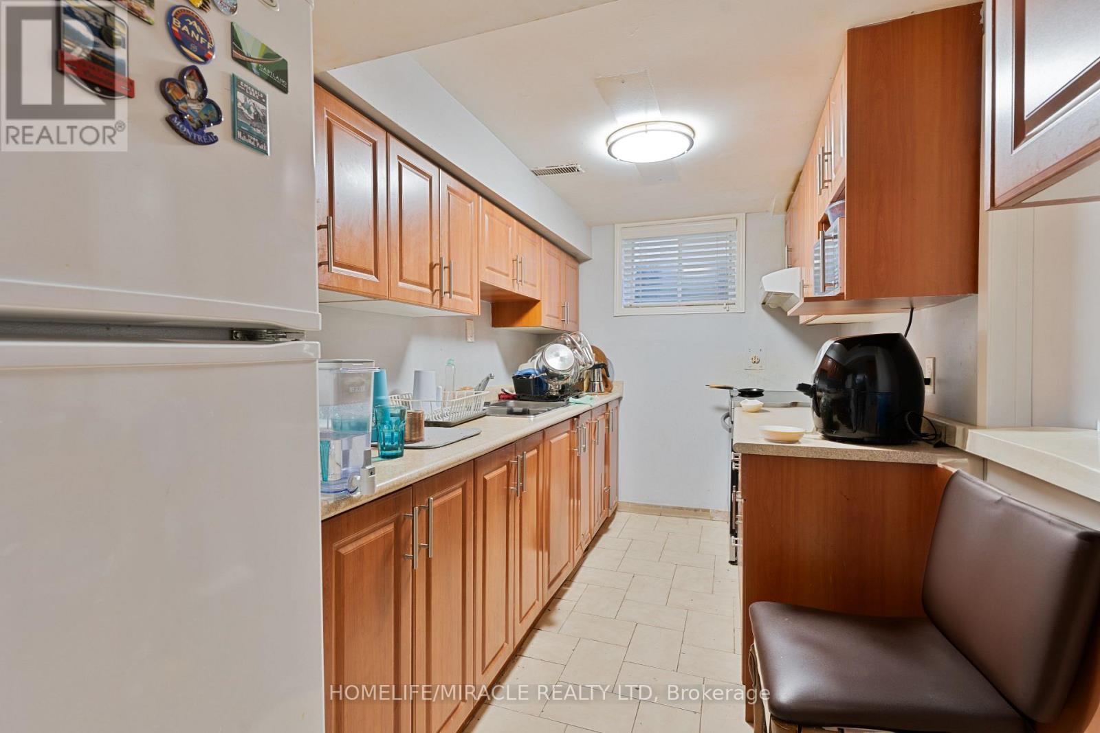 7568 Middleshire Drive, Mississauga, Ontario  L4T 3S2 - Photo 35 - W12306793
