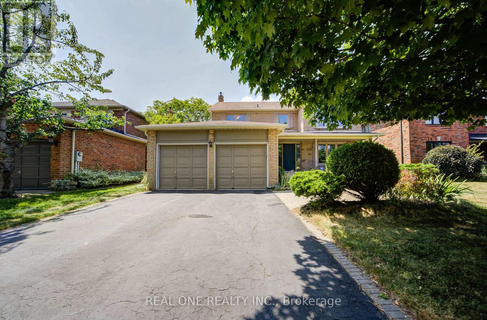 520 Blenheim Crescent, Oakville, Ontario  L6J 6P3 - Photo 2 - W12306810