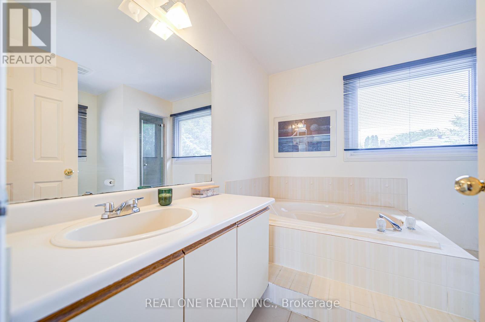 520 Blenheim Crescent, Oakville, Ontario  L6J 6P3 - Photo 32 - W12306810