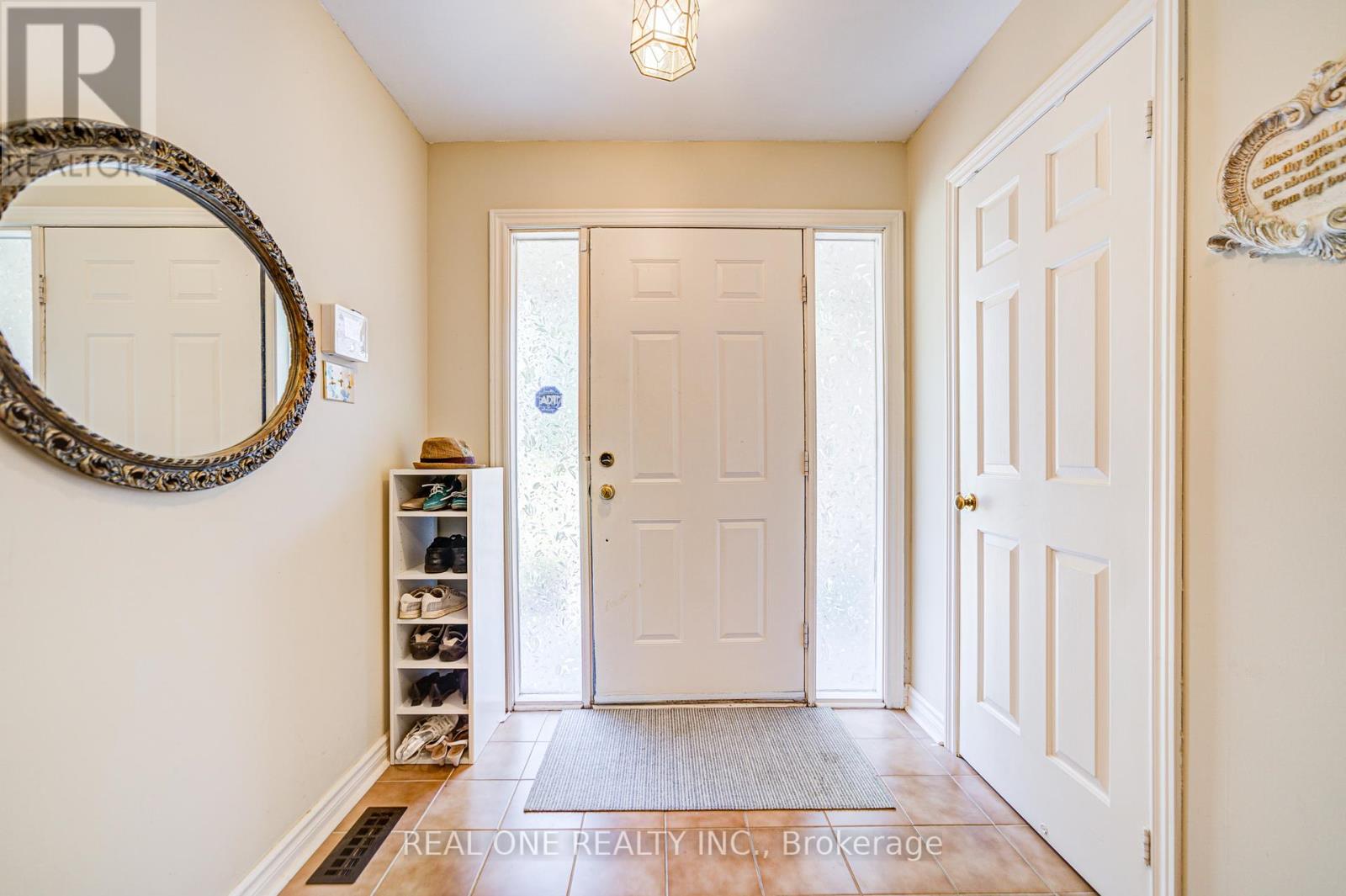 520 Blenheim Crescent, Oakville, Ontario  L6J 6P3 - Photo 4 - W12306810