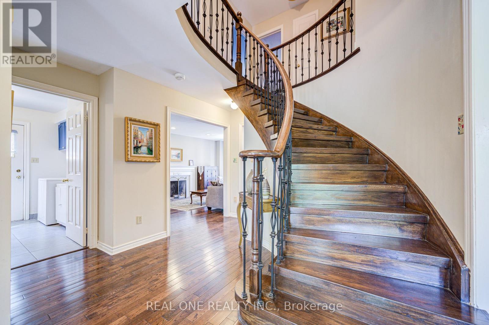 520 Blenheim Crescent, Oakville, Ontario  L6J 6P3 - Photo 5 - W12306810