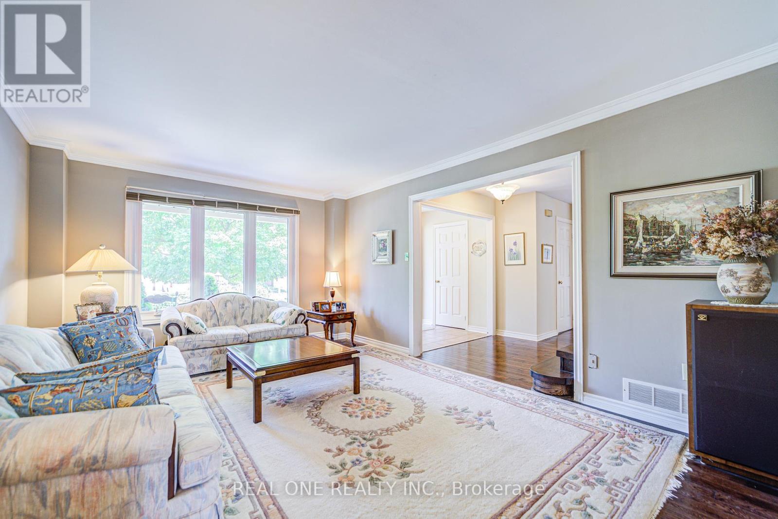 520 Blenheim Crescent, Oakville, Ontario  L6J 6P3 - Photo 8 - W12306810