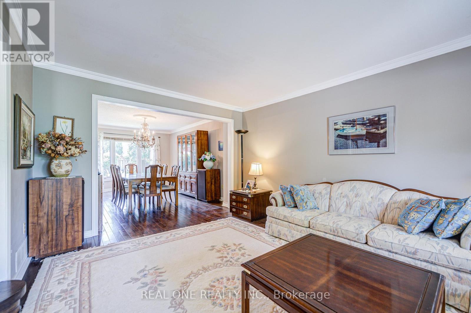 520 Blenheim Crescent, Oakville, Ontario  L6J 6P3 - Photo 9 - W12306810